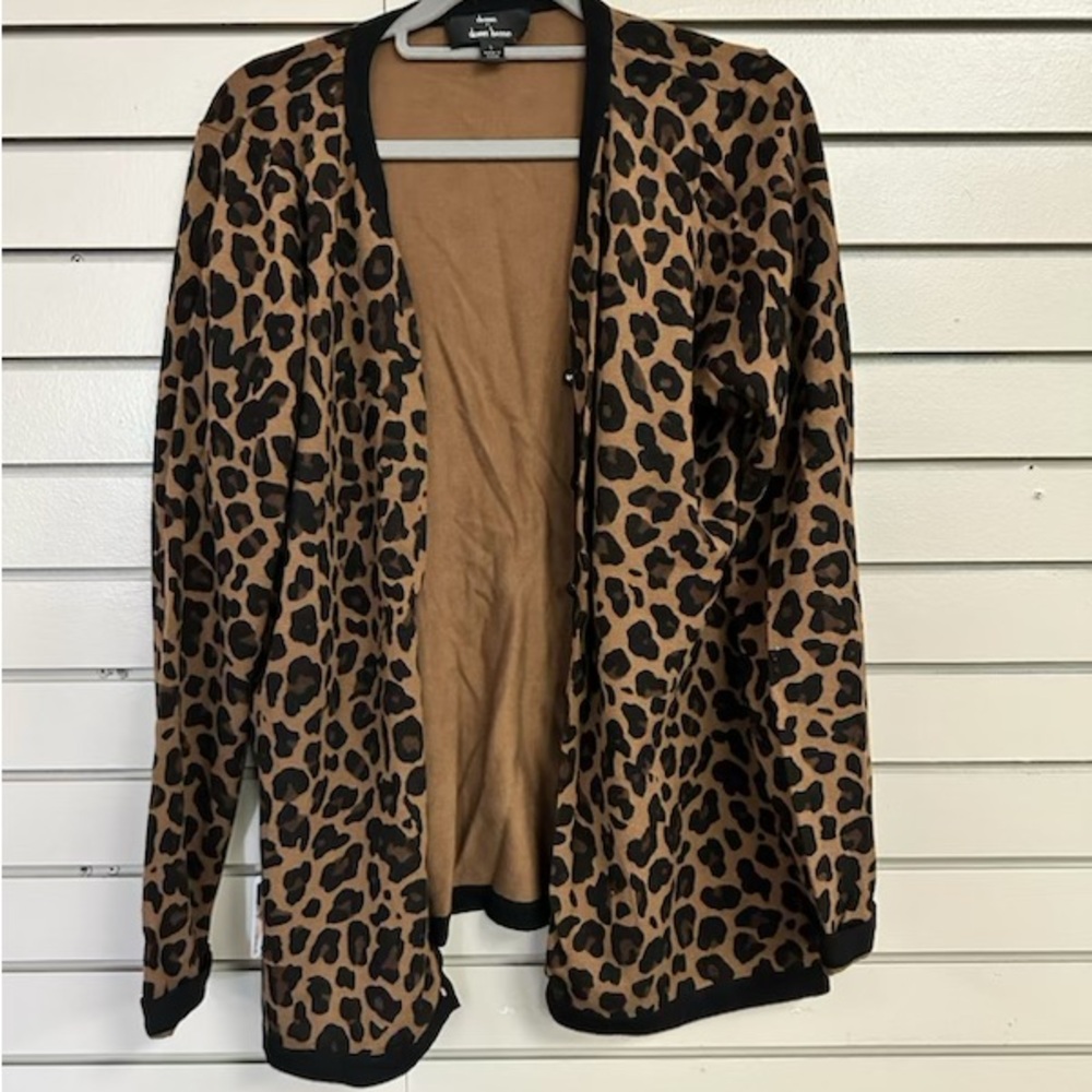 Dennis Debasso Women’s Cardigan Sweater. Brown and Tan Animal Print. Size L.